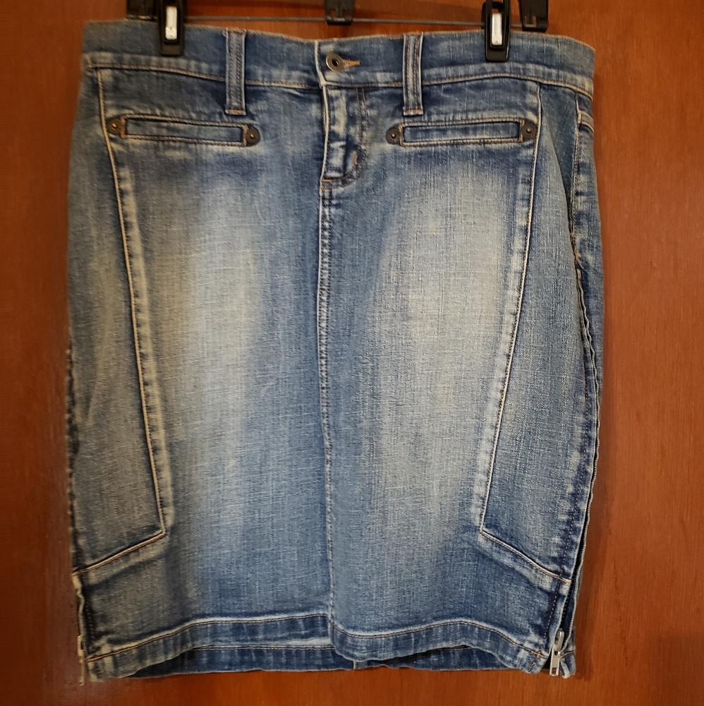 Guess Stretch Denim Short Skirt with Side Zippers Size 31